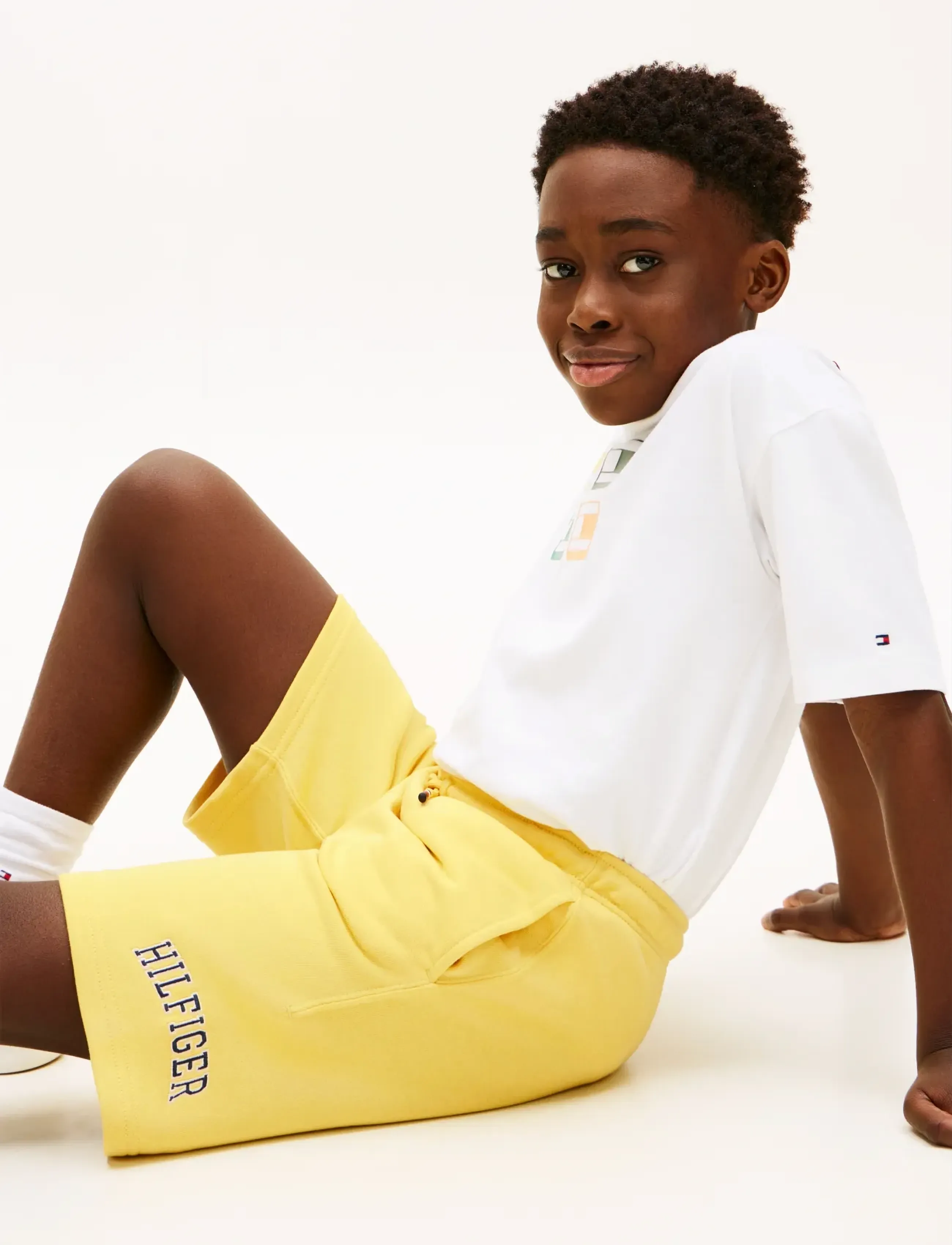 Tommy Hilfiger - HILFIGER VARSITY WIDE SWEATSHORT - sweatshorts - yellow dahlia - 4