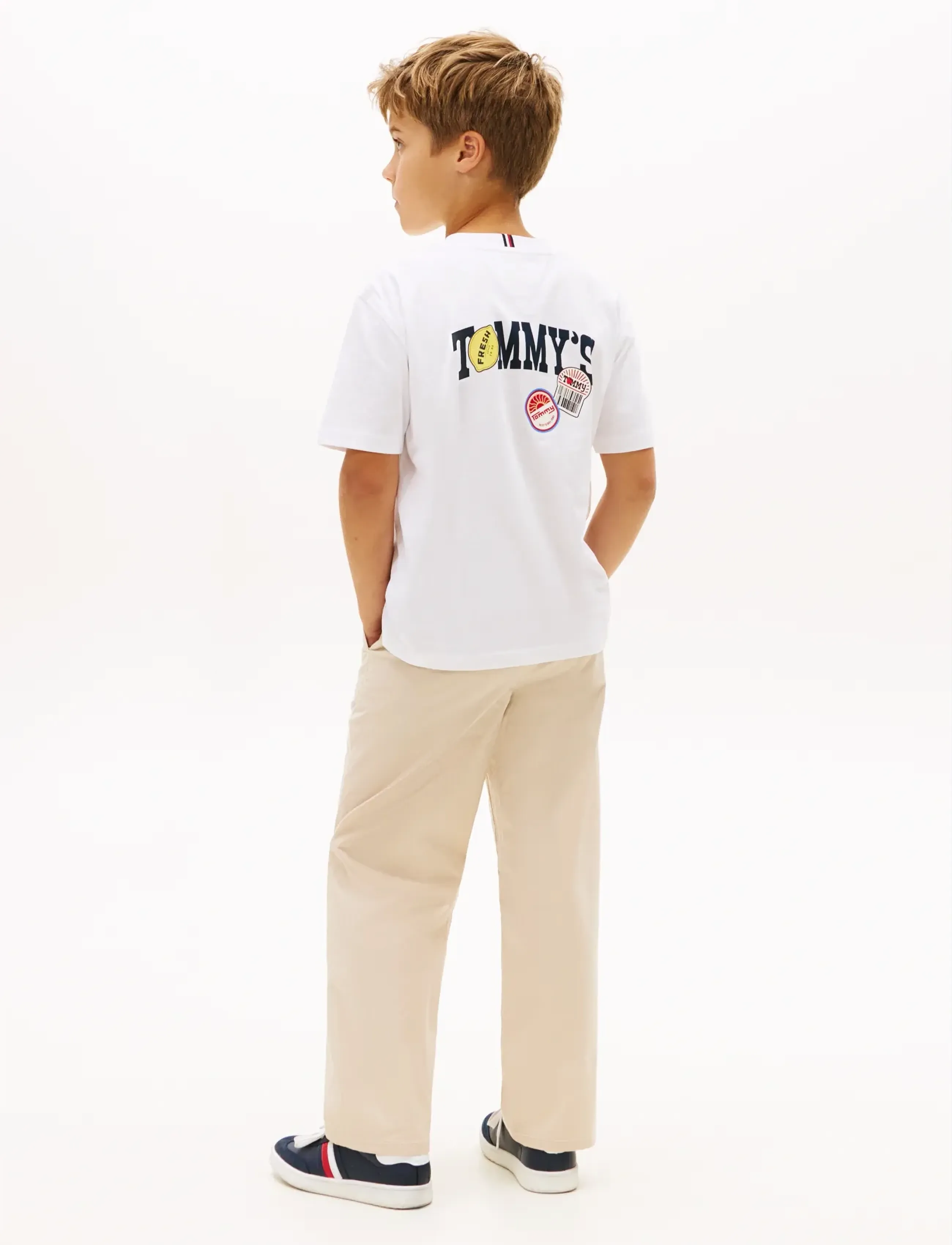 Tommy Hilfiger - STICKER PRINT GRAPHIC T-SHIRT - kortærmede t-shirts - white - 2