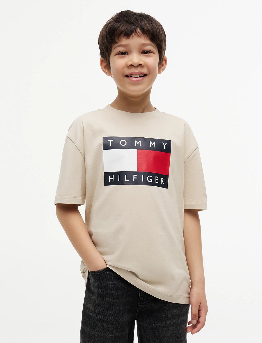 Tommy Hilfiger - HERITAGE PRINTED FLAG T-SHIRT - short-sleeved t-shirts - classic beige - 0