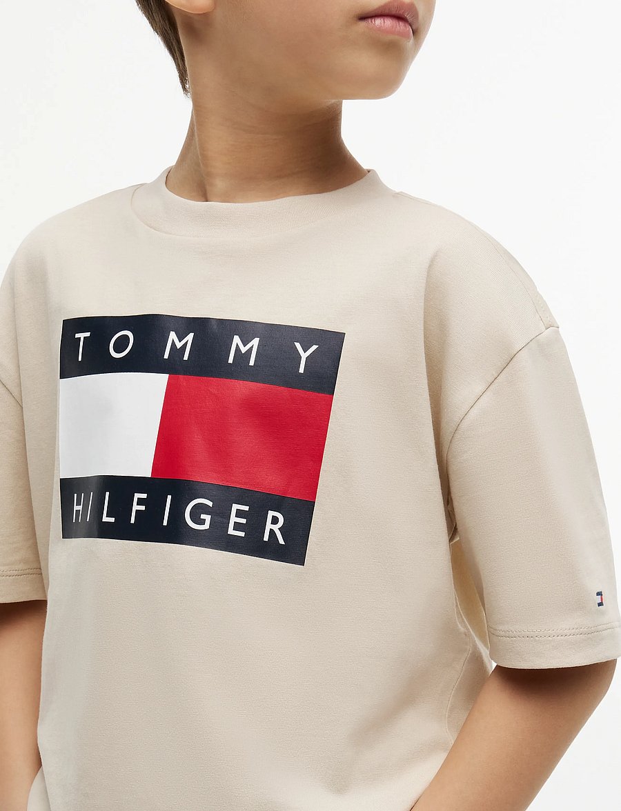 Tommy Hilfiger - HERITAGE PRINTED FLAG T-SHIRT - short-sleeved t-shirts - classic beige - 3