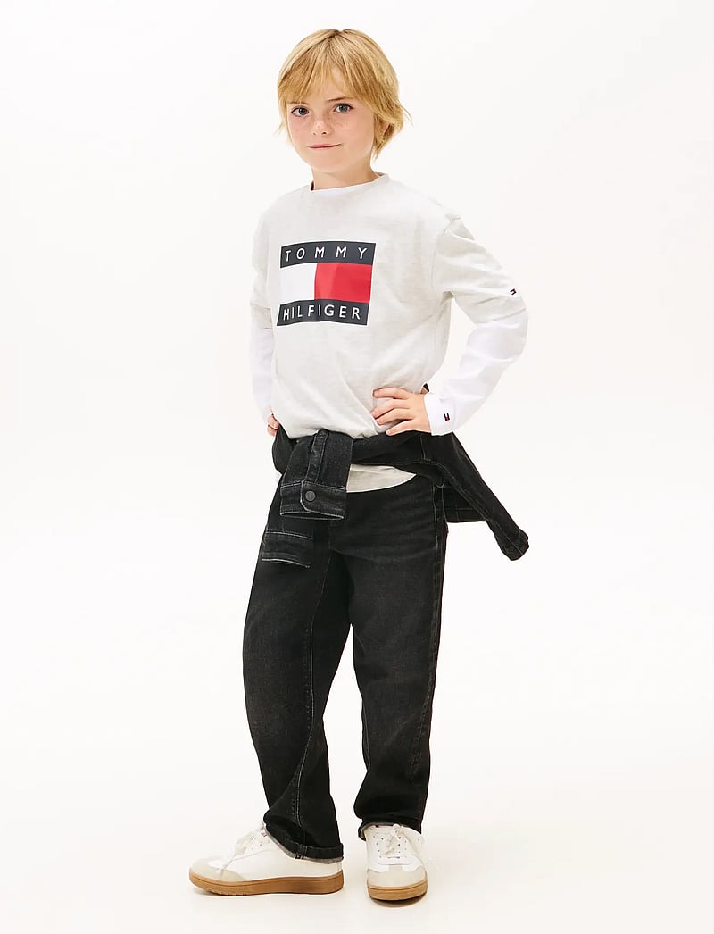 Tommy Hilfiger - HERITAGE PRINTED FLAG T-SHIRT - kurzärmelige - light grey heather - 3