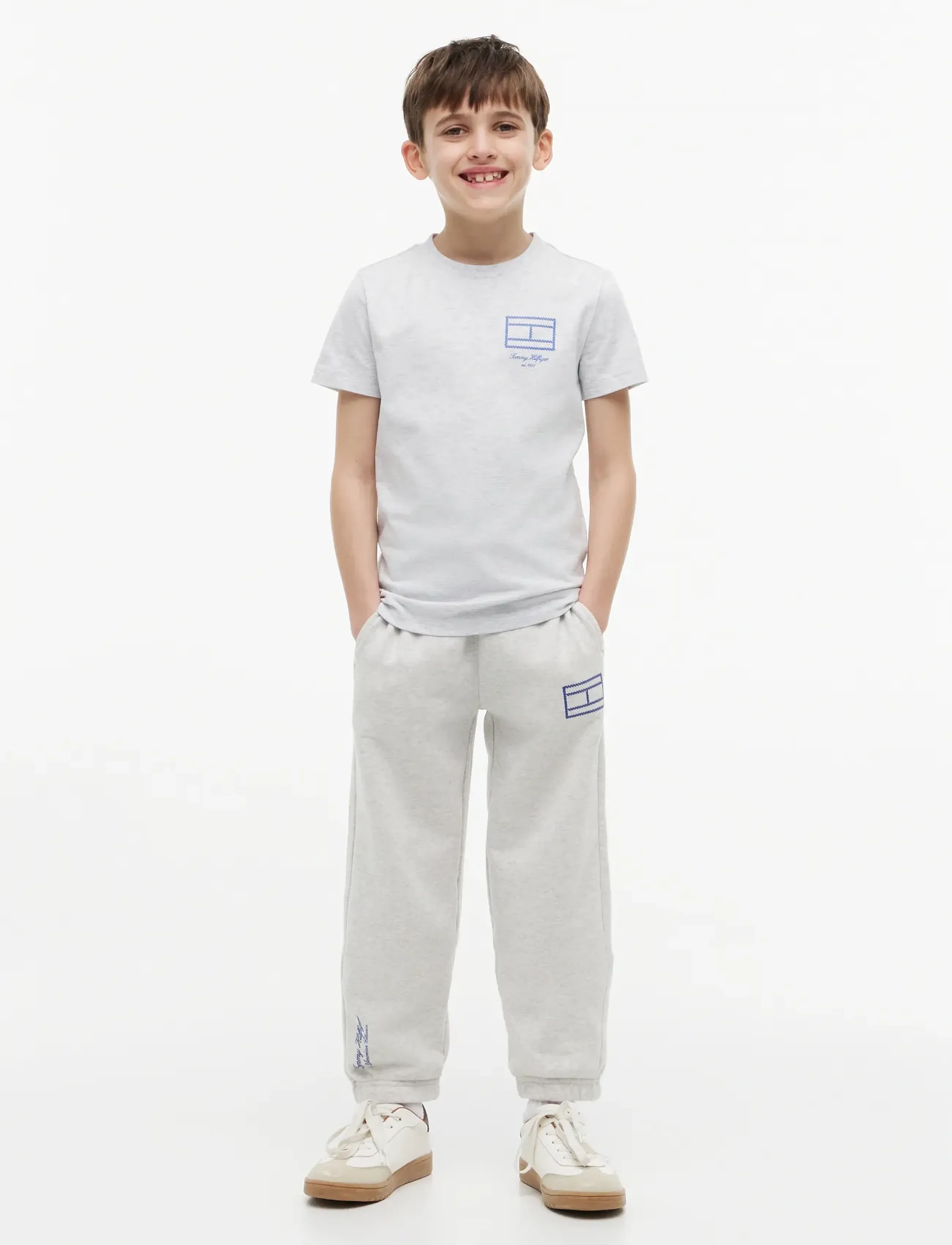Tommy Hilfiger - OUTLINE FLAG GRAPHIC T-SHIRT SS - kortærmede t-shirts - light grey heather - 4