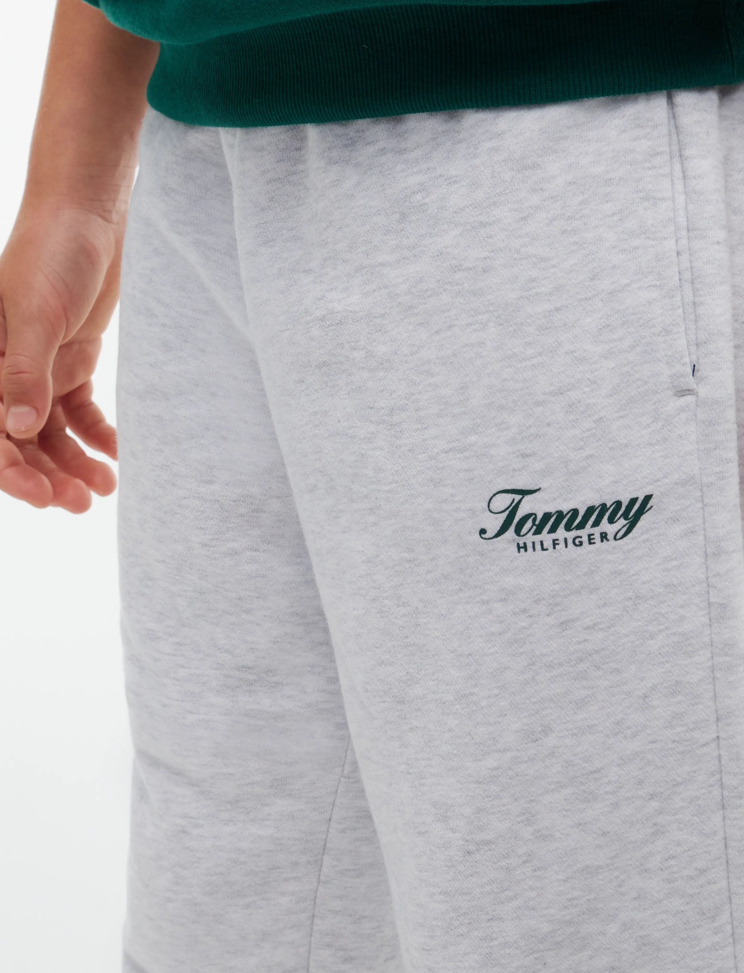 Tommy Hilfiger - FLAG GRAFFITI SWEATPANT - jogginghosen - grey heather - 4