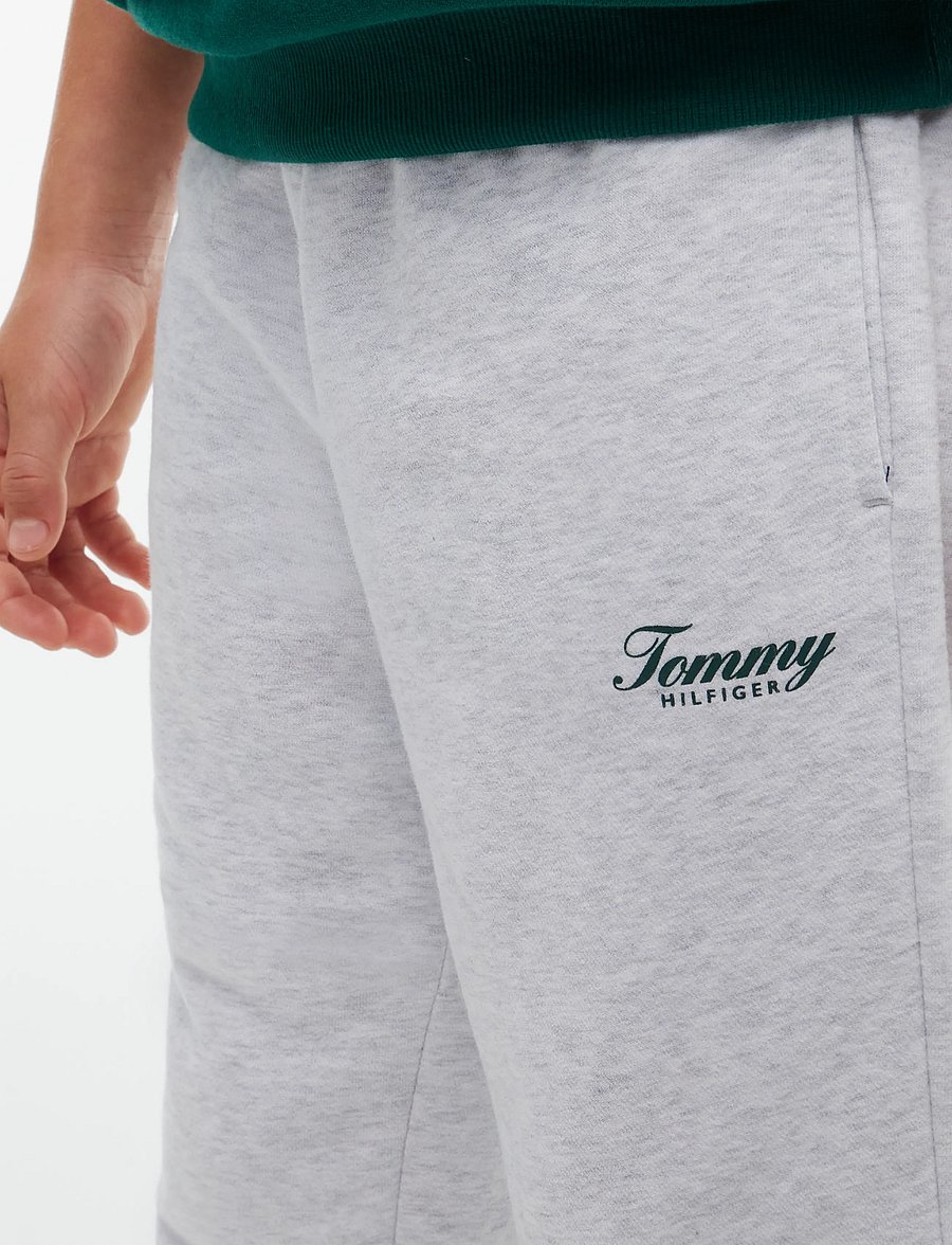 Tommy Hilfiger - FLAG GRAFFITI SWEATPANT - jogginghosen - grey heather - 4
