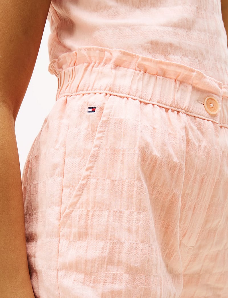 Tommy Hilfiger - TEXTURED COTTON SHORT - casual shorts - coral ice - 5