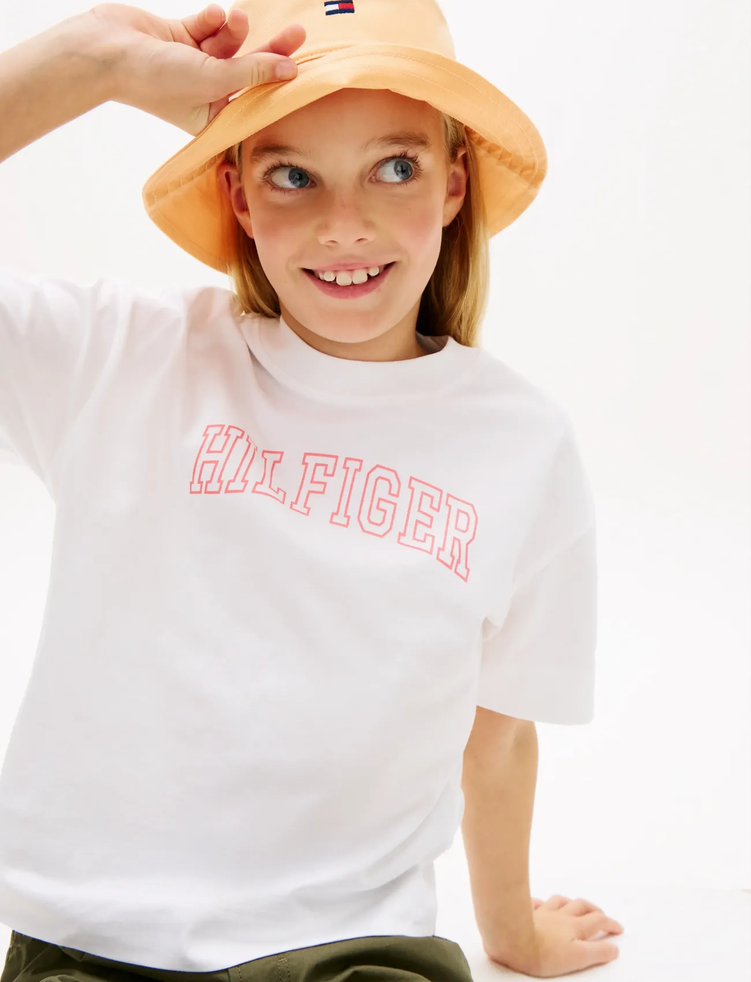 Tommy Hilfiger - VARSITY TEE SS - kortærmede t-shirts - white - 4