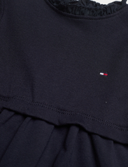 Tommy Hilfiger - BABY FLAG DRESS S/S - sukienki dla dziewczynek z krótkim rękawem - desert sky - 2