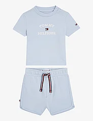 Tommy Hilfiger - BABY TH LOGO SHORT SET - sets mit kurzärmeligem t-shirt - breezy blue - 0