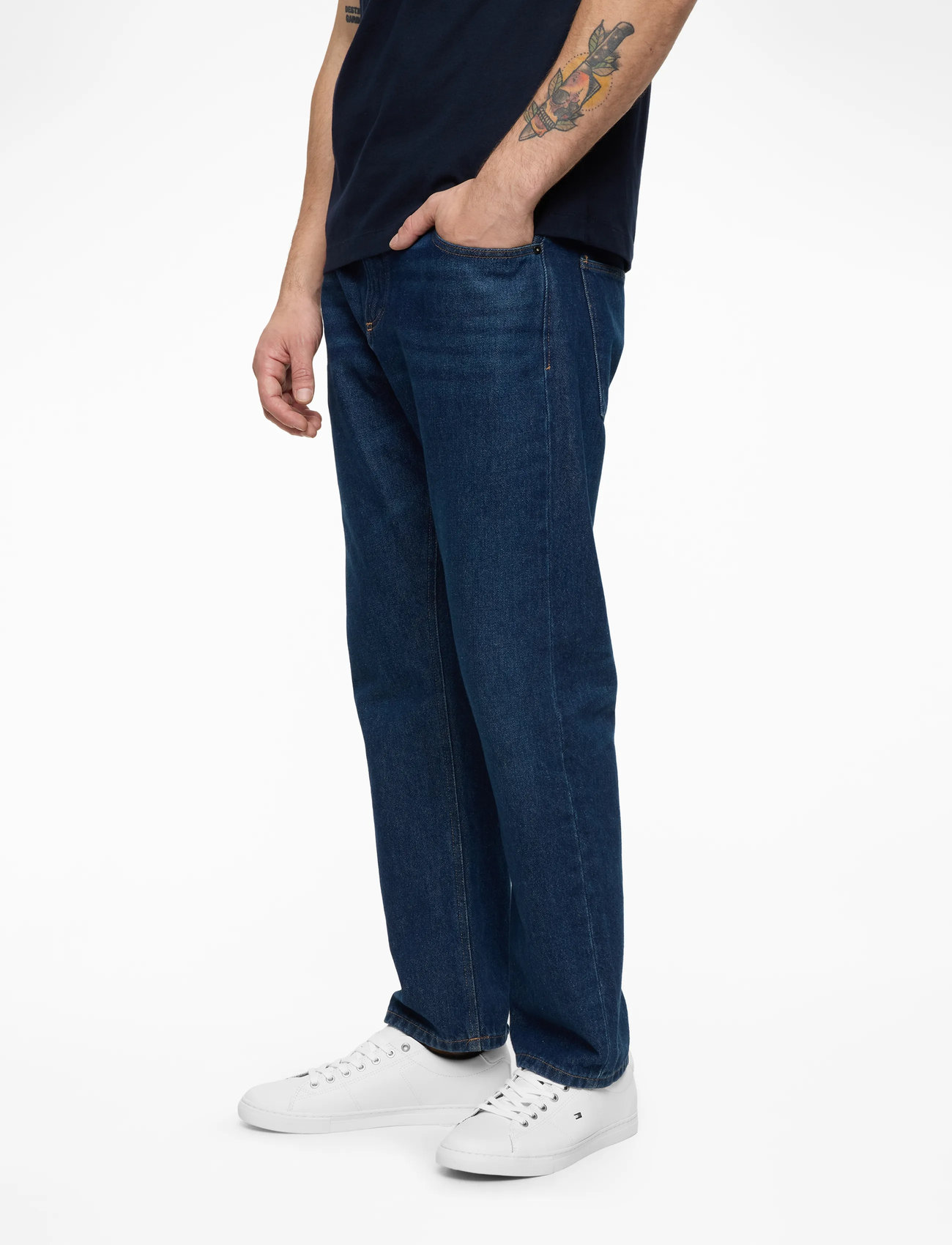 Tommy Hilfiger - ESSENTIAL LEATHER SNEAKER - lave sneakers - white - 4