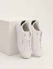 Tommy Hilfiger - TH HI VULC STREET LOW LTH ESS - laag sneakers - white - 5