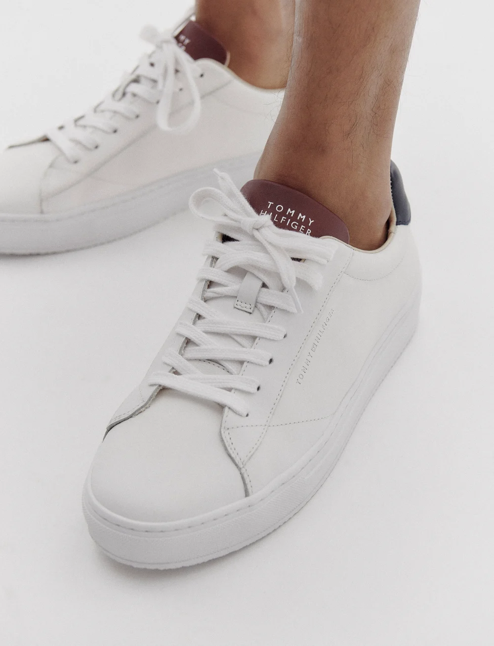 Tommy Hilfiger - PREMIUM CUPSOLE LEATHER - madala säärega tossud - white/desert sky - 0