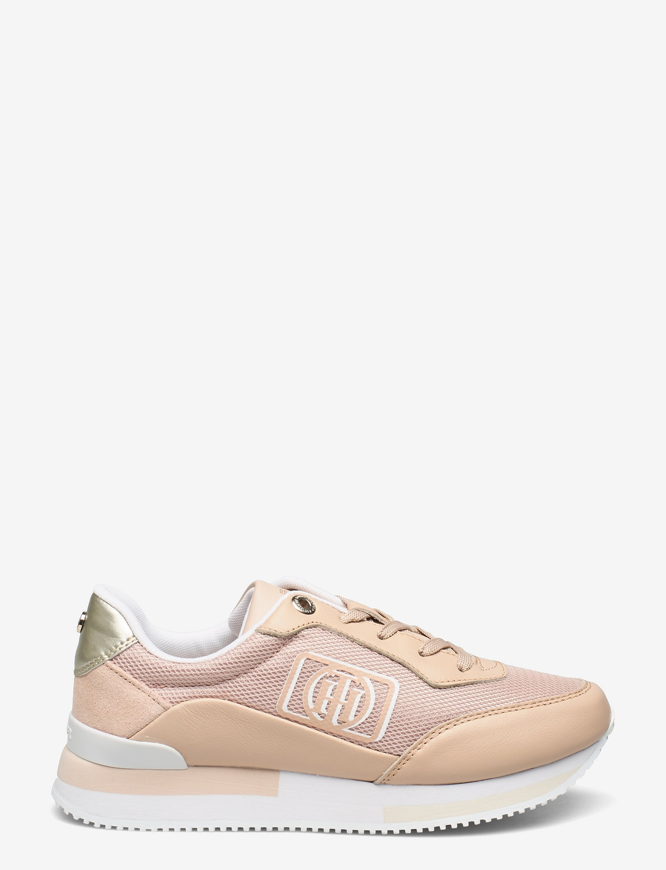 feminine active city