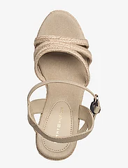 Tommy Hilfiger - ESSENTIAL BASIC WEDGE SANDAL - party wear at outlet prices - sandalwood - 3