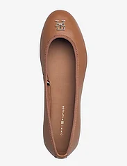 Tommy Hilfiger - TH LEATHER BALLERINA - party wear at outlet prices - summer cognac - 3