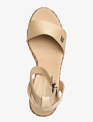 Tommy Hilfiger - COLORFUL WEDGE SATIN SANDAL - party wear at outlet prices - harvest wheat - 3