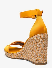 Tommy Hilfiger - COLORFUL HIGH WEDGE SATIN SANDAL - juhlamuotia outlet-hintaan - rich ochre - 2