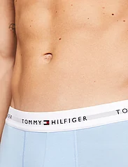 Tommy Hilfiger - 3P TRUNK - boxerkalsonger - fierce red/well water/anchor blue - 3