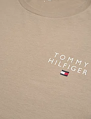 Tommy Hilfiger - CN SS TEE LOGO - najniższe ceny - beige - 2