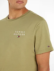 Tommy Hilfiger - CN SS TEE LOGO - lowest prices - faded olive - 3
