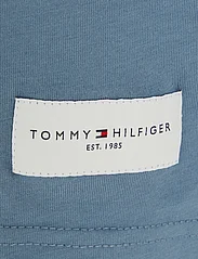 Tommy Hilfiger - SS TEE LOGO - zemākās cenas - blue coal - 5