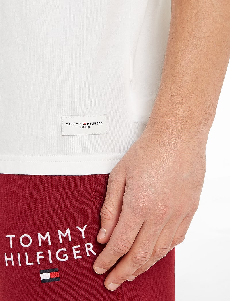 Tommy Hilfiger - SS TEE LOGO - kortärmade t-shirts - ecru - 4