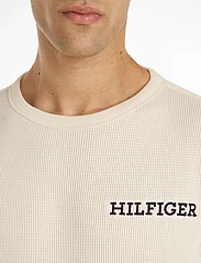 Tommy Hilfiger - SS TEE - lowest prices - calico - 3