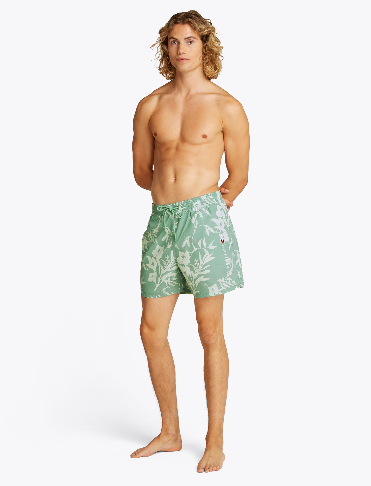 Tommy Hilfiger - MEDIUM DRAWSTRING PRINT - badeshorts - floral tropic aop fort green - 2