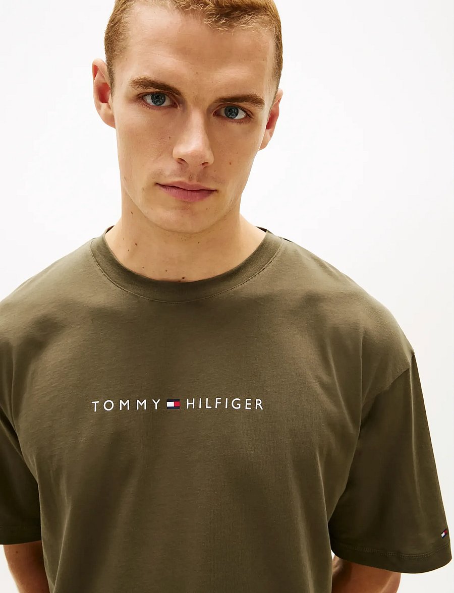 Tommy Hilfiger - SS LOGO TEE - kurzärmelige t-shirts - army green - 4