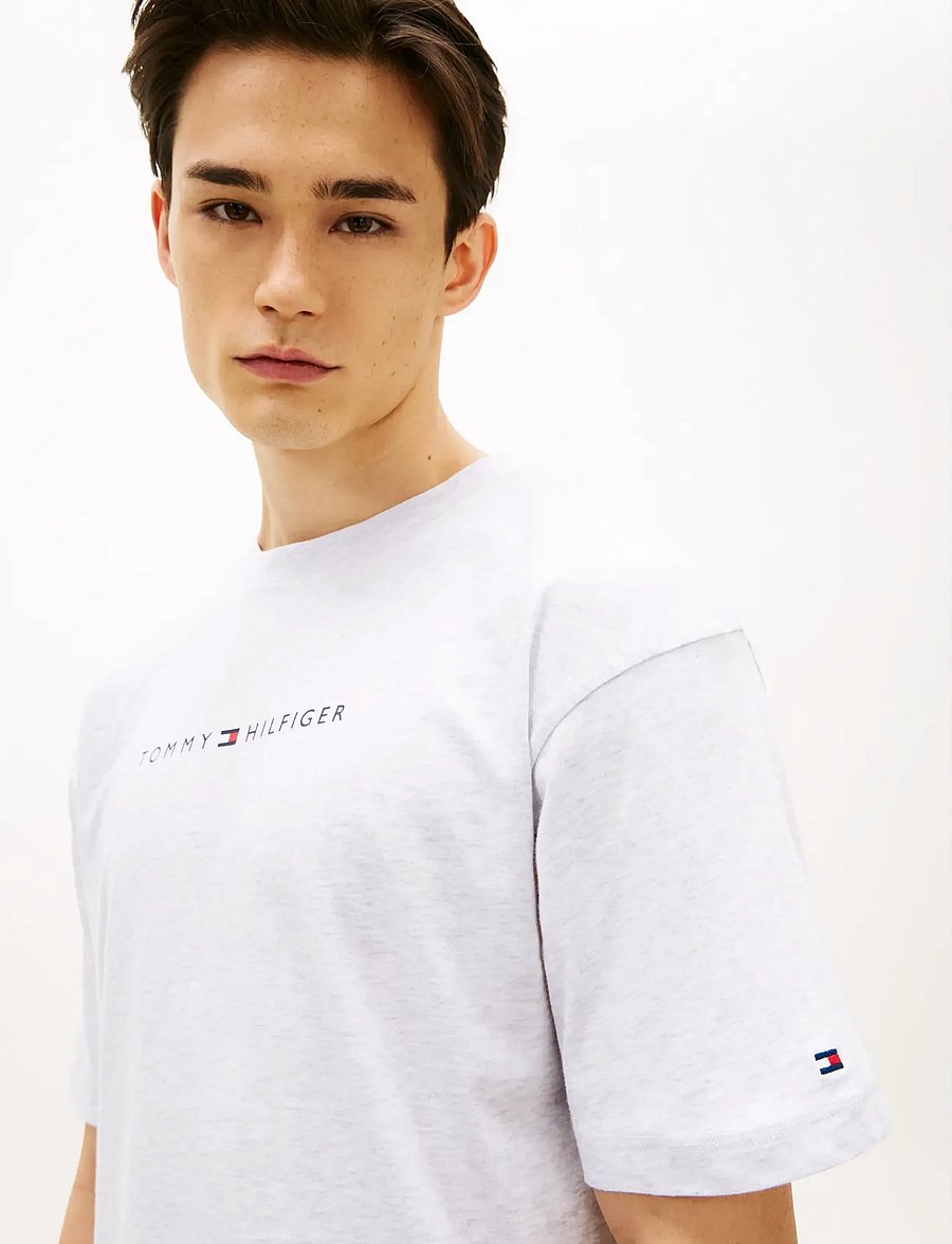 Tommy Hilfiger - SS LOGO TEE - kurzärmelige t-shirts - ice grey heather - 4