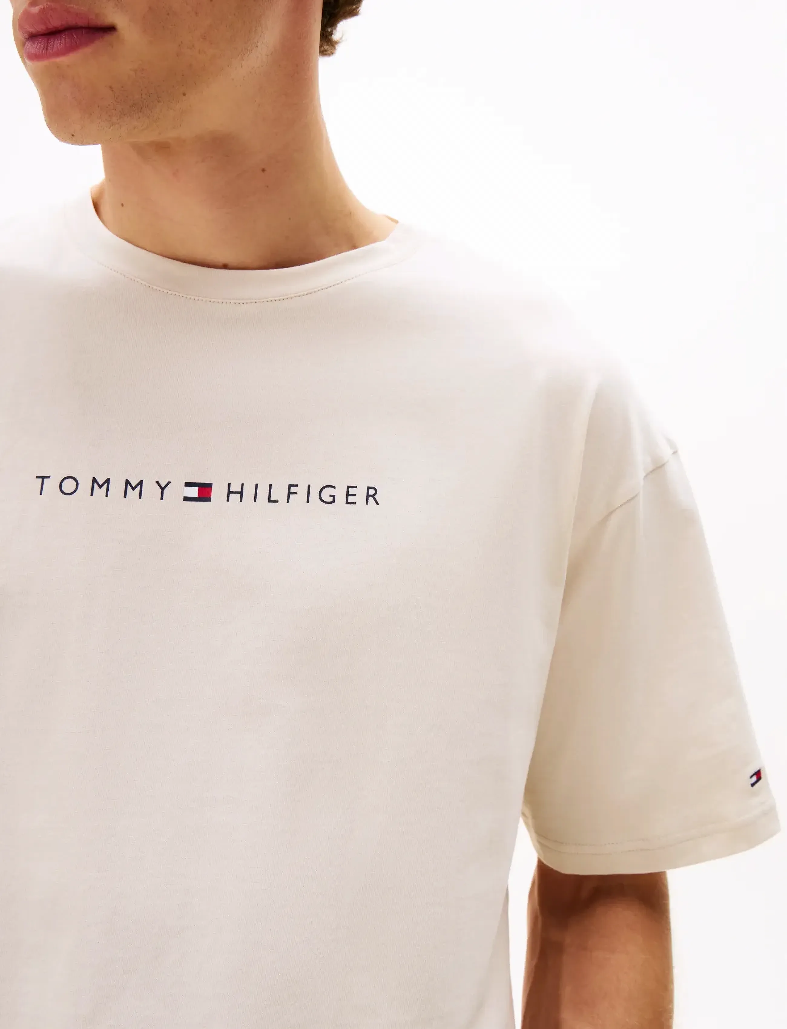 Tommy Hilfiger - SS TEE CONT. LOGO - lühikeste varrukatega t-särgid - newsprint - 4
