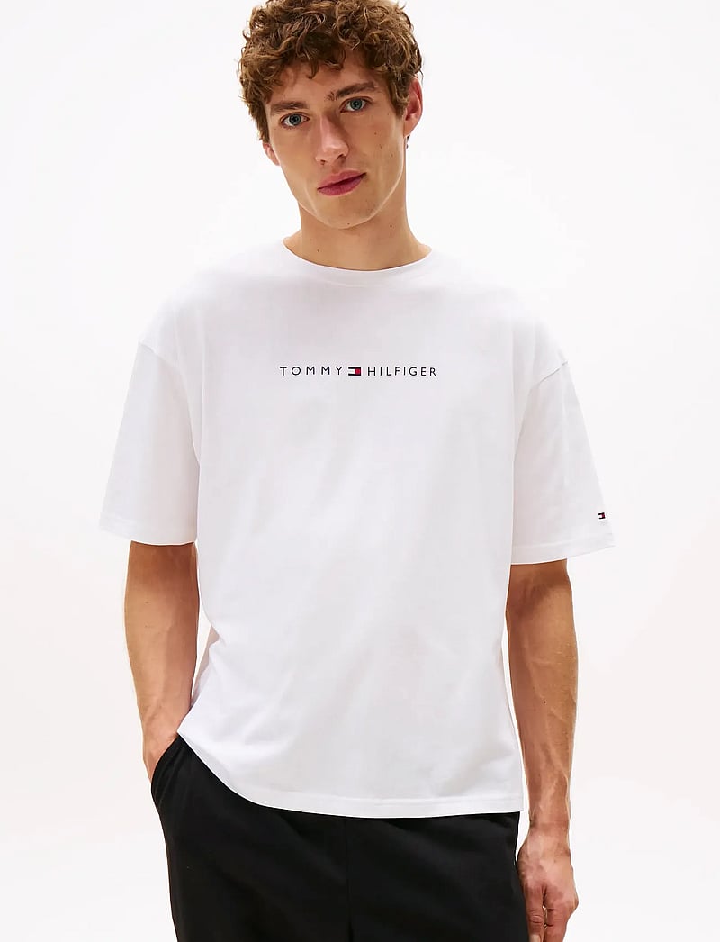 Tommy Hilfiger - SS TEE CONT. LOGO - short-sleeved t-shirts - th optic white - 0
