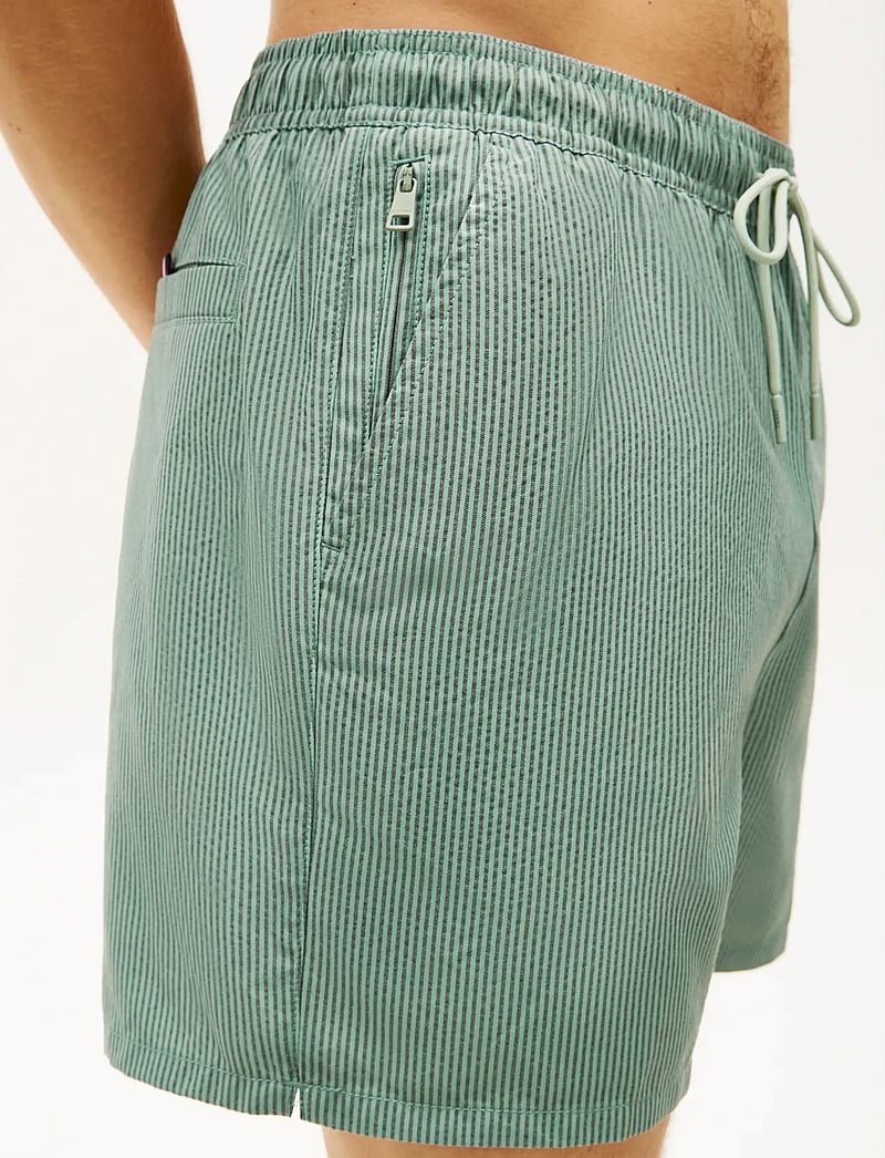 Tommy Hilfiger - MEDIUM DRAWSTRING ITHACA zip - badeshorts - army green minty grey ithaca - 4