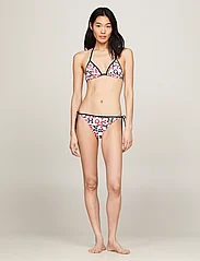 Tommy Hilfiger - TRIANGLE RP EMBROIDERED - driehoekige bikini - spell out red / desert sky - 4
