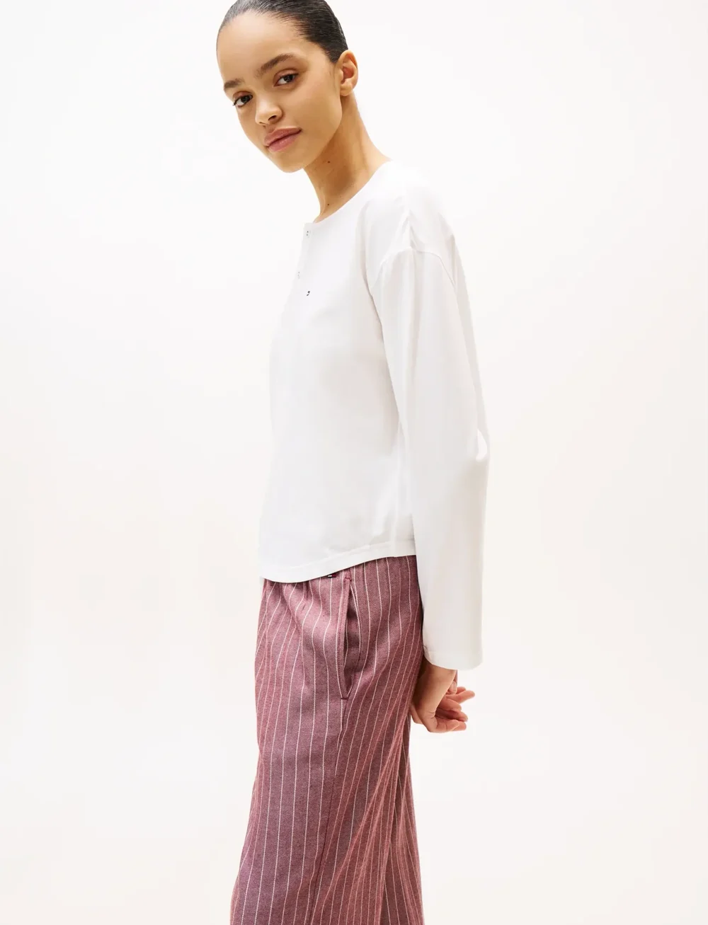 Tommy Hilfiger - GIFT LS TEE FLNL SET W.SLIPPERS - pyjamas - ecru / thin stripe rouge - 2