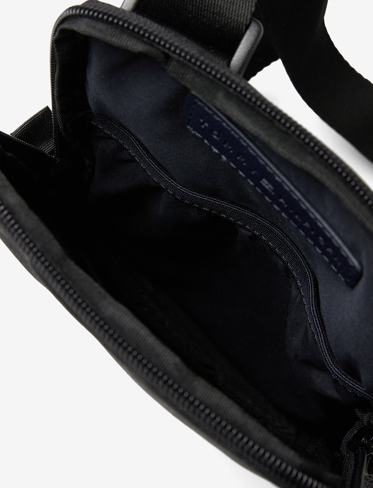 Tommy Hilfiger - TOMMY CORE COMPACT CROSSOVER - black - 4