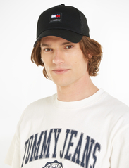 Tommy Hilfiger - TJM MODERN PATCH TRUCKER CAP - skrybėlės ir kepurės su snapeliu - black - 1