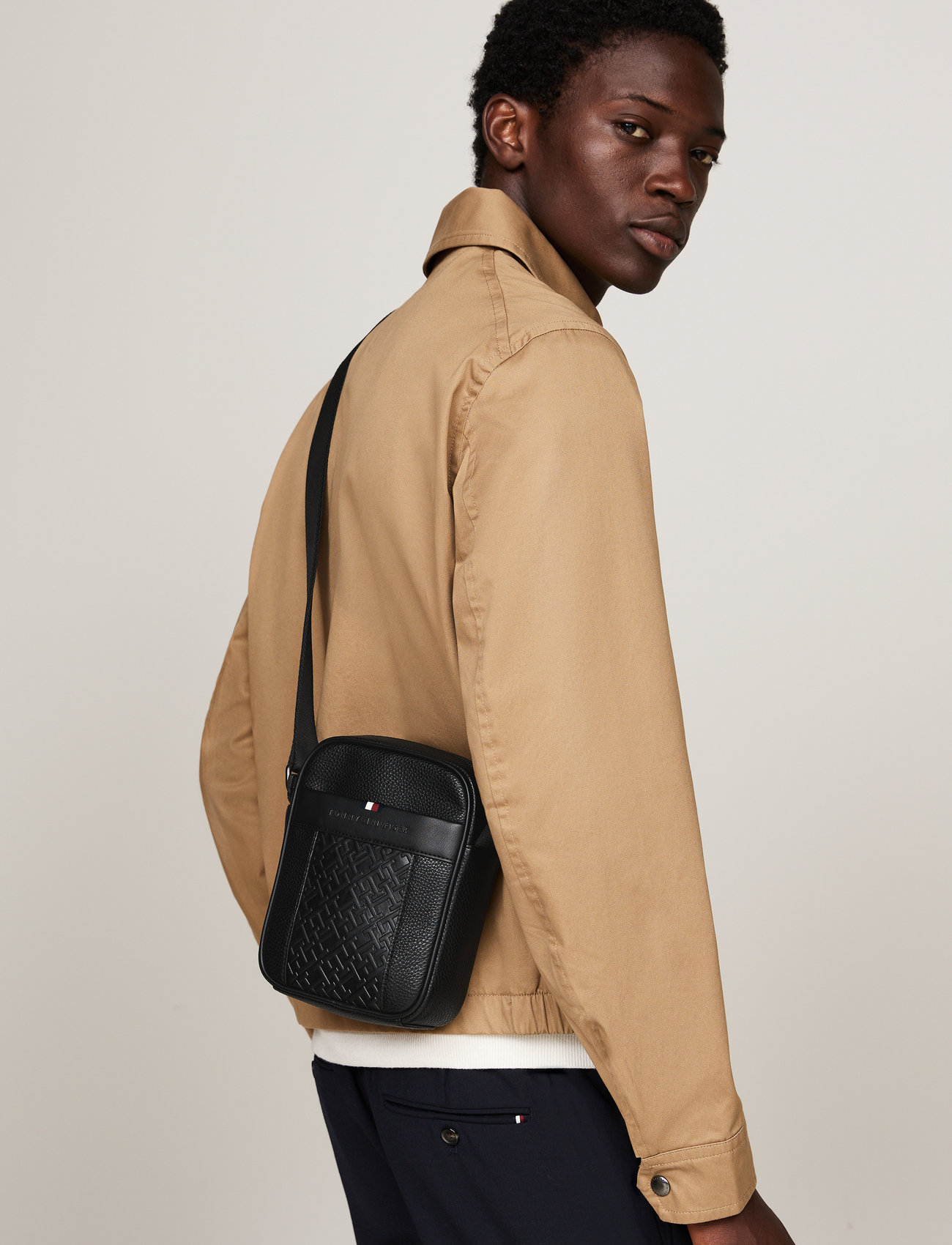 Tommy Hilfiger - TH CENTRAL MONO MINI REPORTER - black - 5