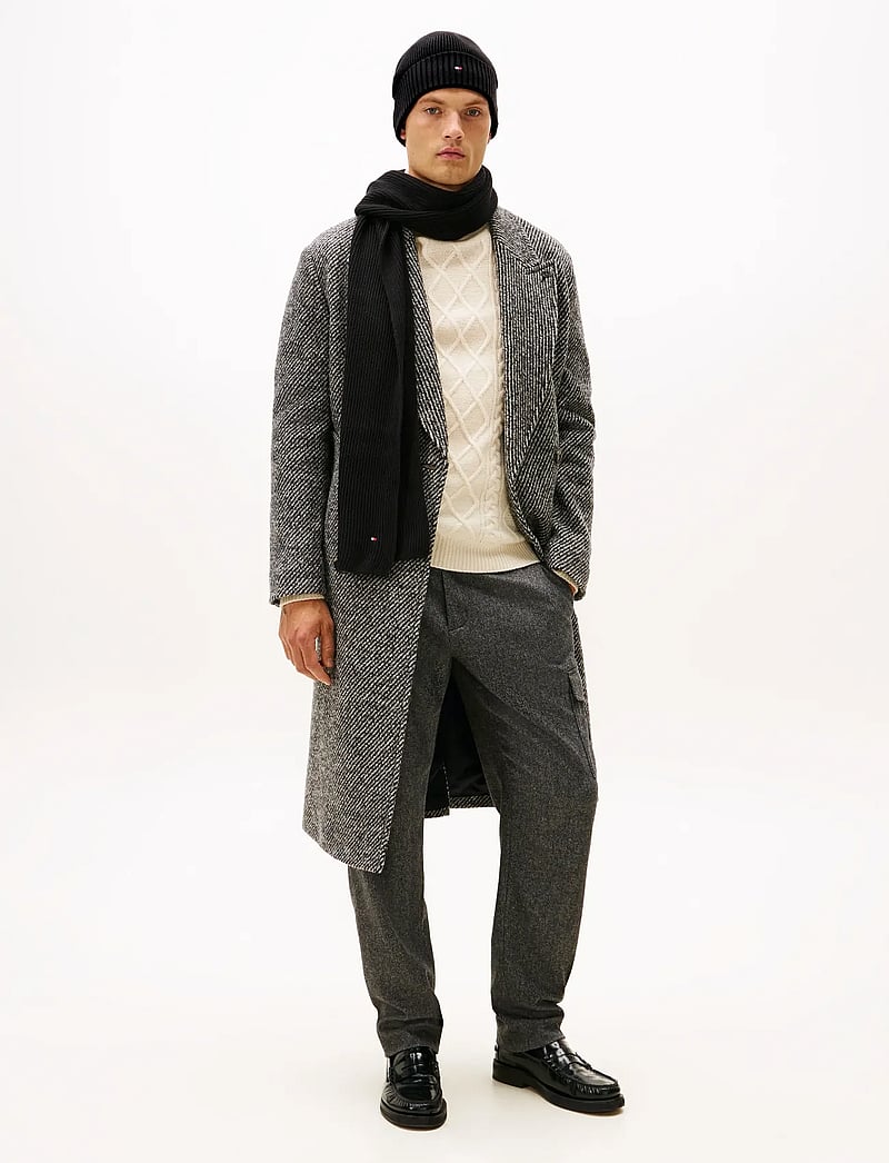 Tommy Hilfiger - TH FLAG BEANIE & SCARF GP - halstørklæder - black - 0