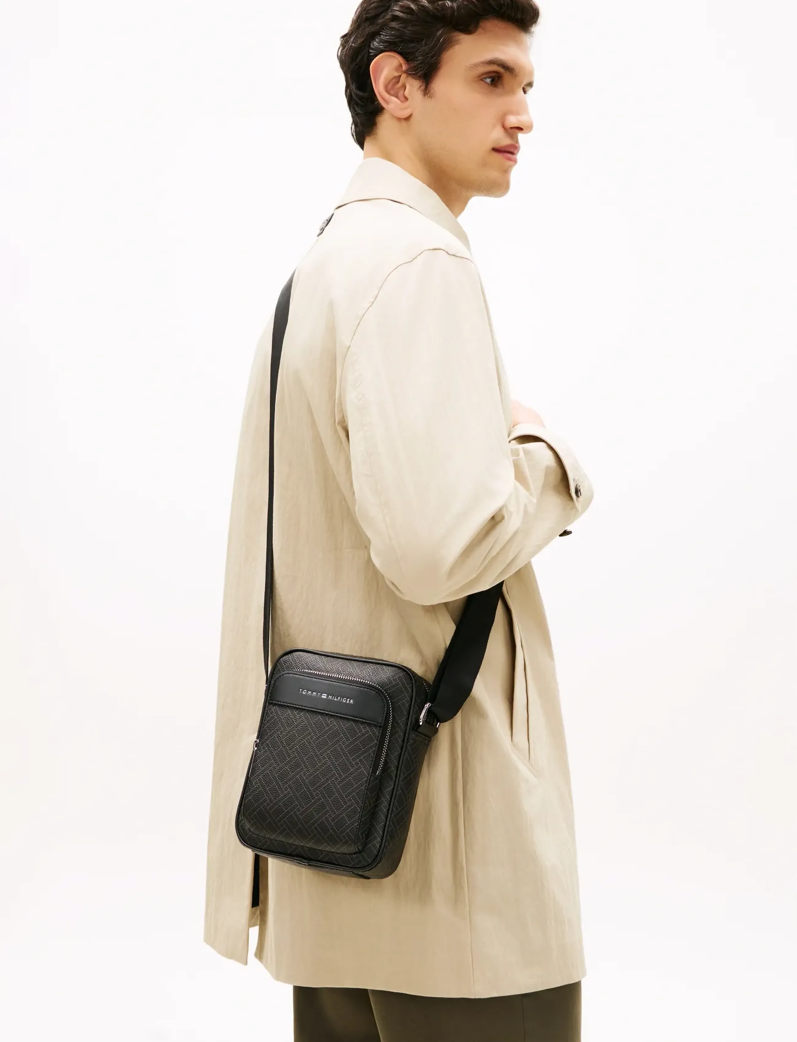 Tommy Hilfiger TH FLAG MONOGRAM MINI REPORTER - Tasker - BLACK / black