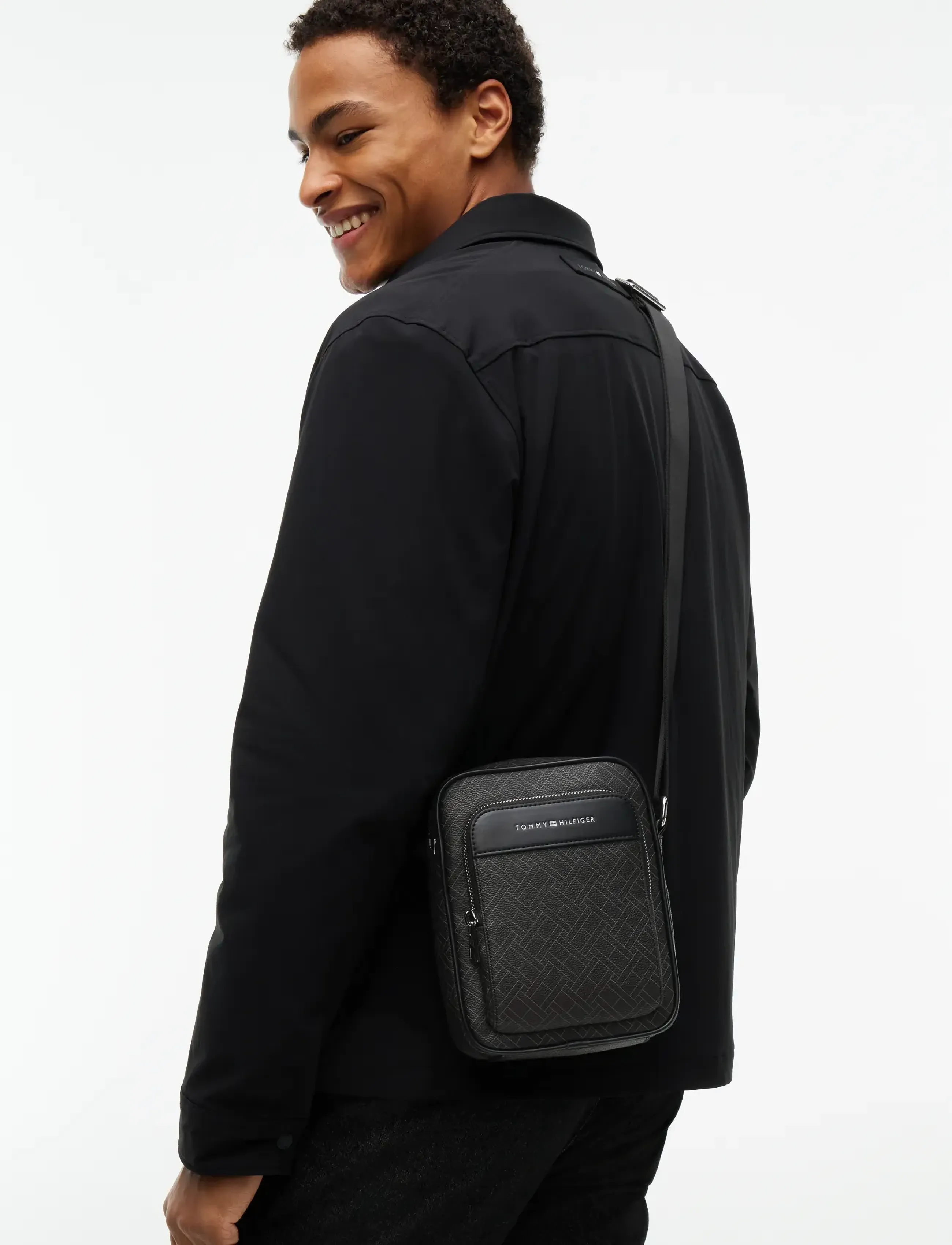 Tommy Hilfiger - TH FLAG MONOGRAM MINI REPORTER - crossbody bags - black - 0
