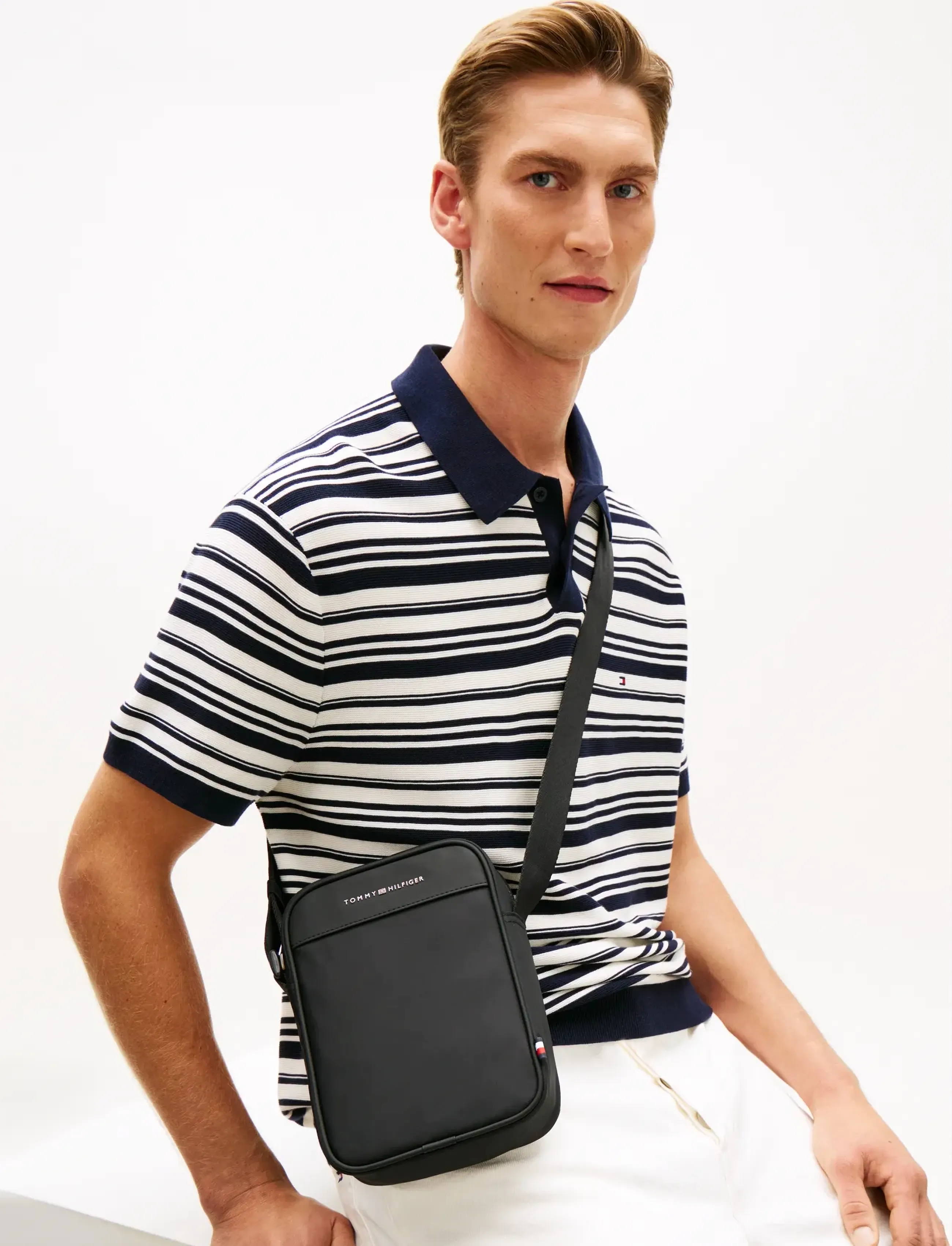 Tommy Hilfiger TH REPREVE MINI REPORTER - Preppy - BLACK / black