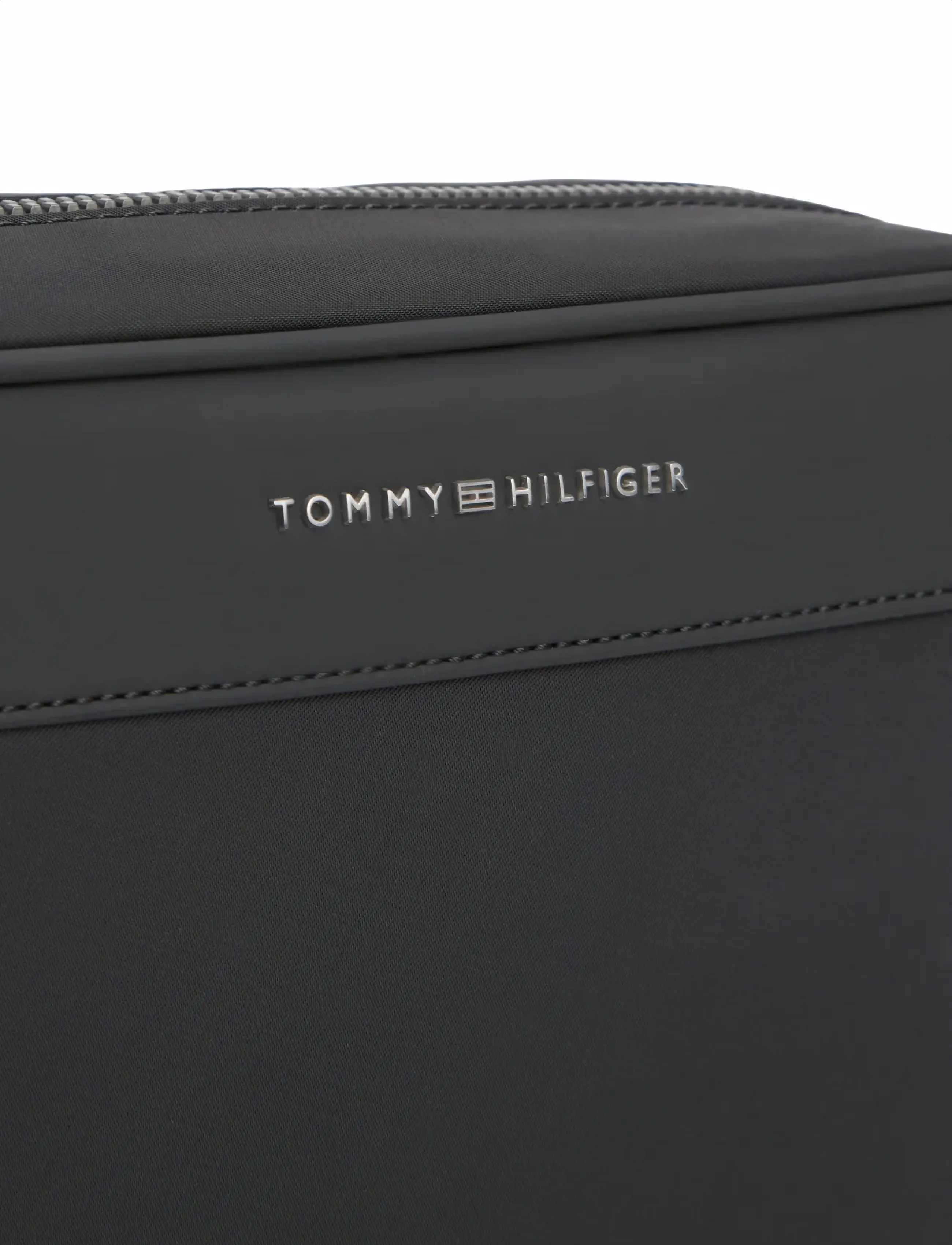 Tommy Hilfiger - TH REPREVE WASHBAG - shop by occasion - black - 3