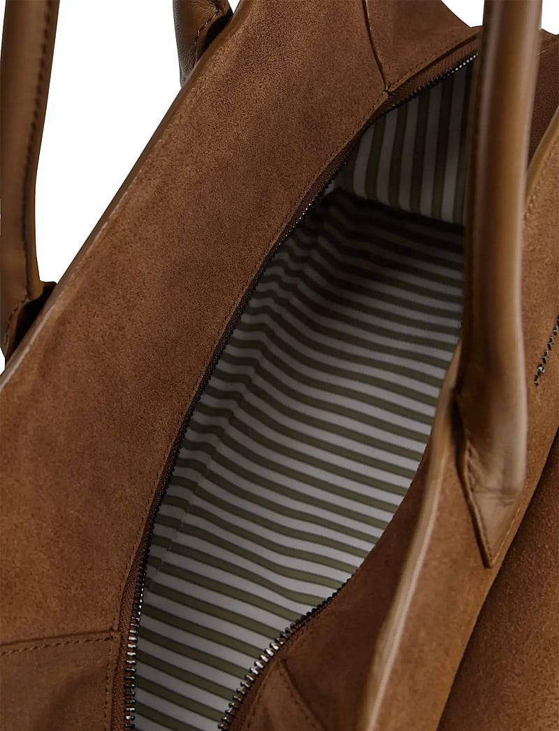 Tommy Hilfiger - TH SOFT SUEDE DUFFLE - duffel bags - dark toffee - 3