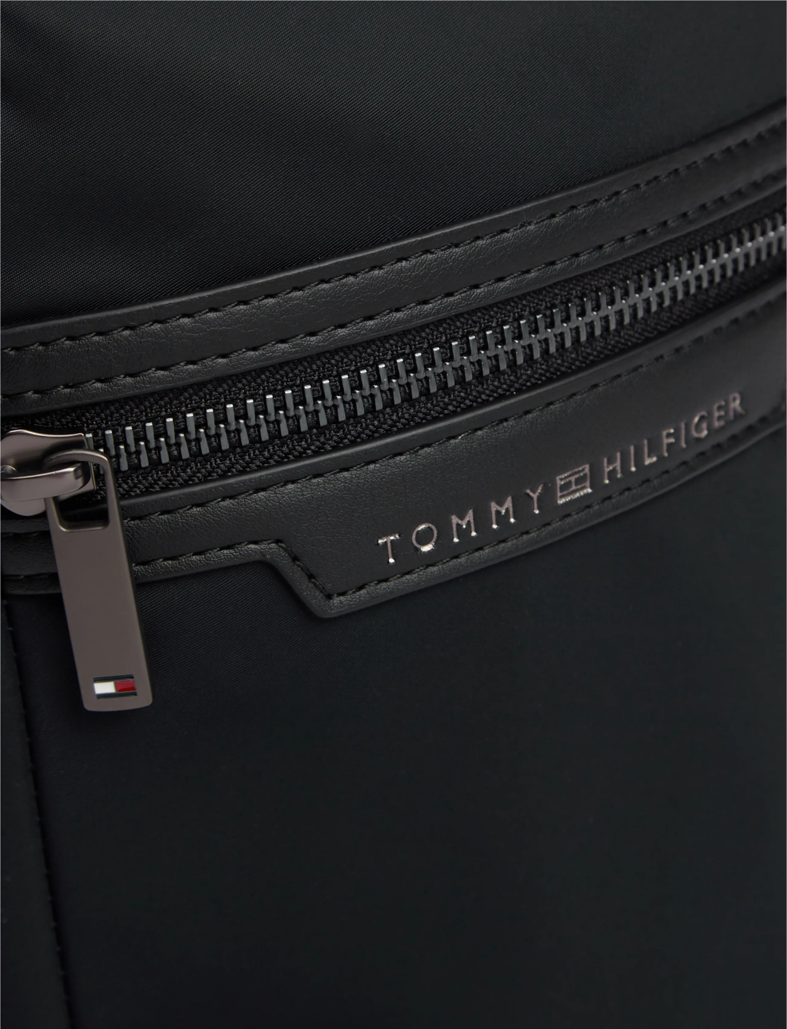 Tommy Hilfiger - TH NYLON MINI REPORTER - black - 4