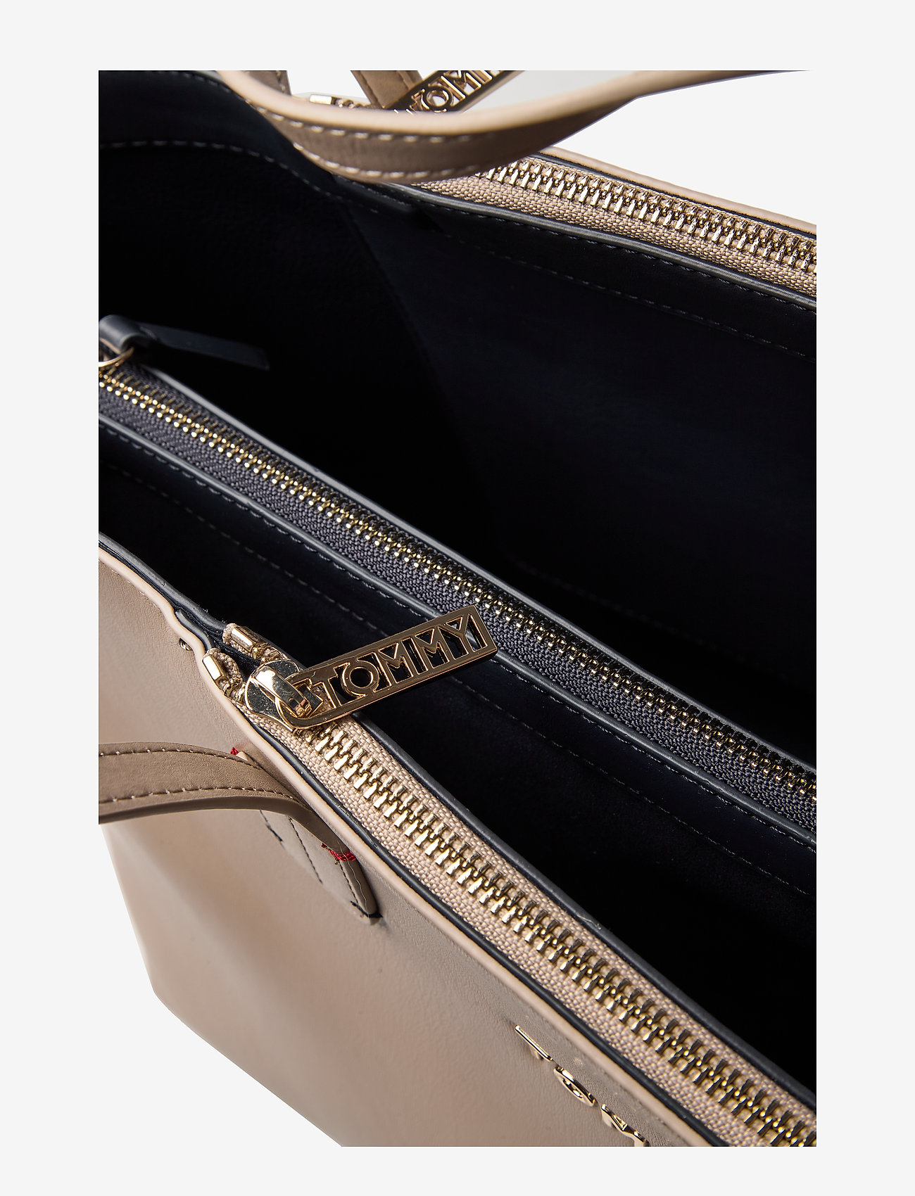 Tommy Hilfiger - ICONIC TOMMY SATCHEL - light taupe - 5