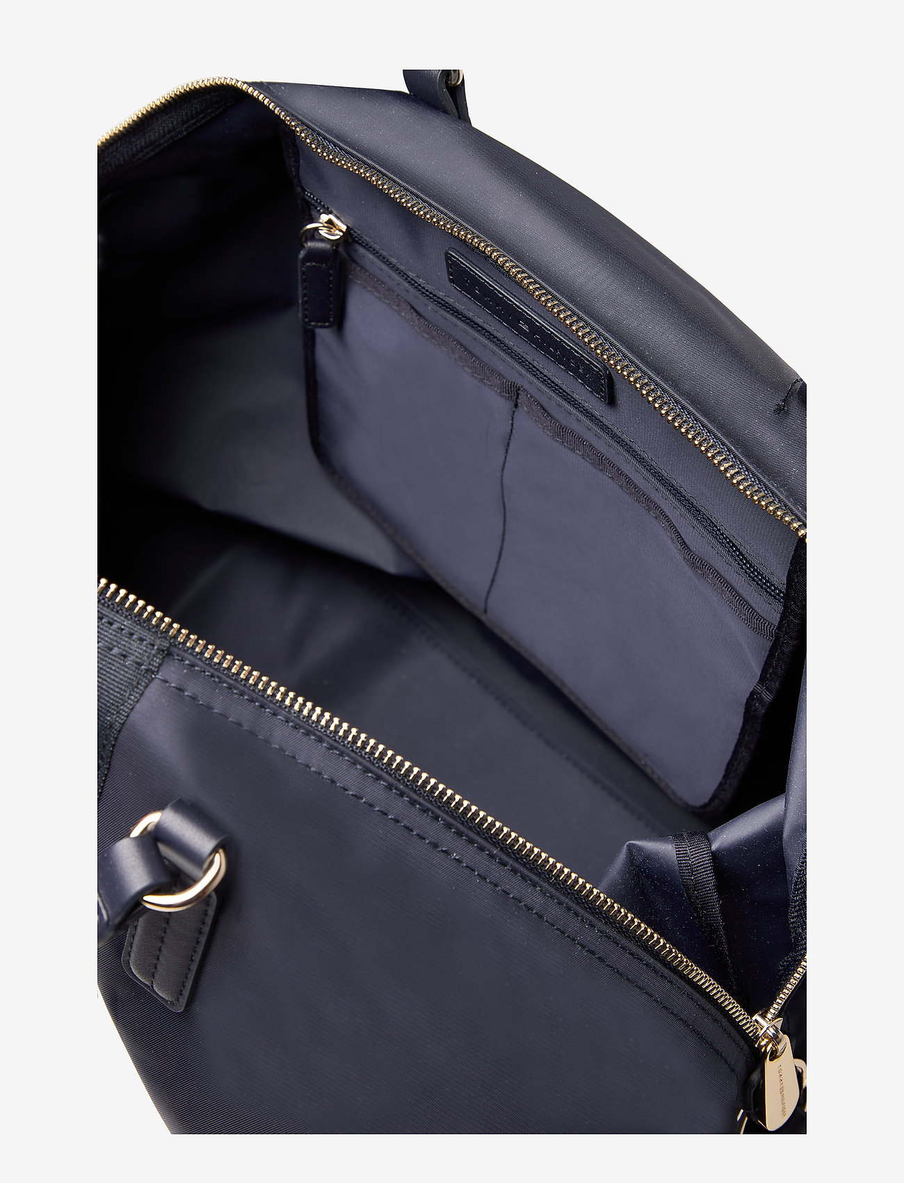 Tommy Hilfiger - POPPY WEEKENDER CORP - corporate - 5