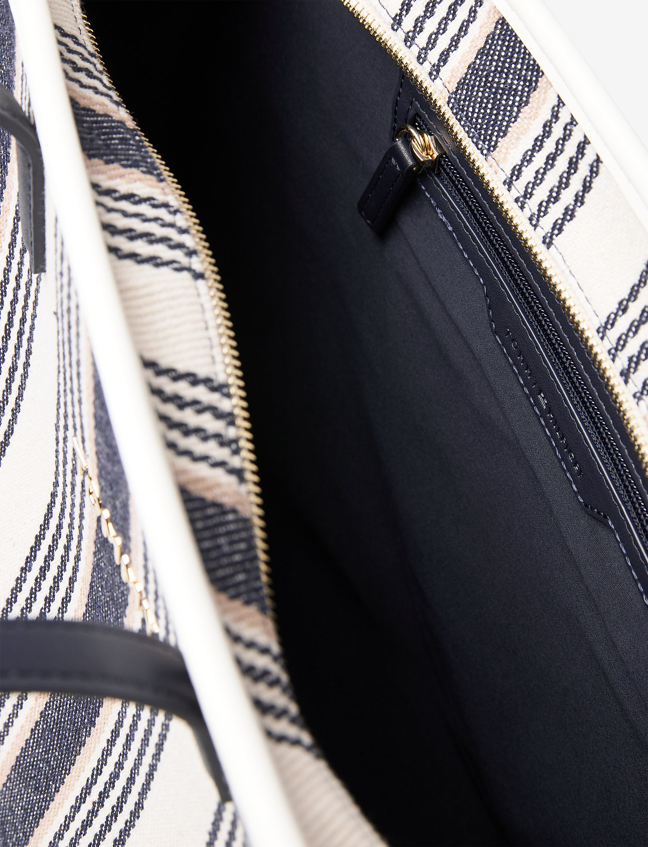 Tommy Hilfiger - TOMMY BEACH BAG STRI - black / white mix - 4