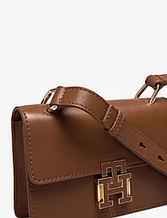 Tommy Hilfiger - PUSHLOCK LEATHER MN CROSSOVER CO - birthday gifts - cognac - 3