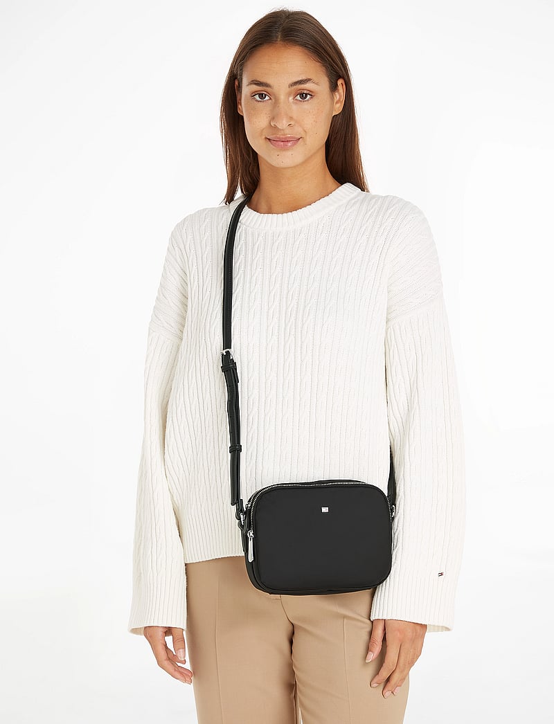 Tommy Hilfiger Poppy Th Crossover (TOHAW0AW15638) Crossbody Bag