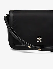 Tommy Hilfiger - TH ESSENTIAL S FLAP CROSSOVER - birthday gifts - black - 3